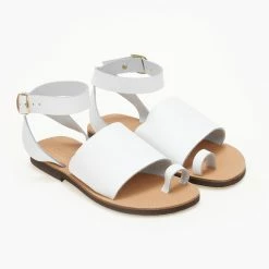 Δερμάτινα Estil φλατ πέδιλα με φαρδιά φάσα - Λευκό 12 Δερμάτινα Estil φλατ πέδιλα με φαρδιά φάσα - Λευκό -Σανδάλια κατάστημα dermatina estil flat pedila me fardia fasa 105151 4w1h