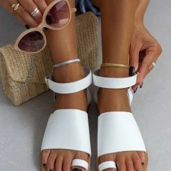 Δερμάτινα Estil φλατ πέδιλα με φαρδιά φάσα - Λευκό 11 Δερμάτινα Estil φλατ πέδιλα με φαρδιά φάσα - Λευκό -Σανδάλια κατάστημα dermatina estil flat pedila me fardia fasa 105151 m81z