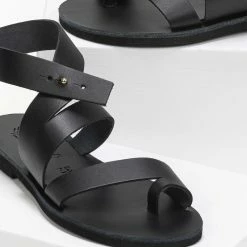 IRIS Πέδιλα δερμάτινα ίσια με ιδιαίτερο κούμπωμα - Μαύρο 12 IRIS Πέδιλα δερμάτινα ίσια με ιδιαίτερο κούμπωμα - Μαύρο -Σανδάλια κατάστημα dermatina isia pedila me idiaitero koumpwma 91018 1pcf