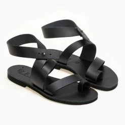 IRIS Πέδιλα δερμάτινα ίσια με ιδιαίτερο κούμπωμα - Μαύρο 10 IRIS Πέδιλα δερμάτινα ίσια με ιδιαίτερο κούμπωμα - Μαύρο -Σανδάλια κατάστημα dermatina isia pedila me idiaitero koumpwma 91018 w4fv