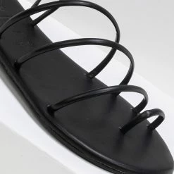 IRIS Σανδάλια δερμάτινα με λεπτά λουράκια - Μαύρο -Σανδάλια κατάστημα dermatina sandalia me lepta lourakia 90598 k1ks