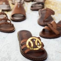 IRIS Σανδάλια δερμάτινα με στρογγυλή αγκράφα - Καφέ -Σανδάλια κατάστημα dermatina sandalia me strogguli agkrafa 90671 by4g