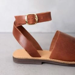 Δερμάτινα Estil φλατ πέδιλα με φαρδιά φάσα - Ταμπά 13 Δερμάτινα Estil φλατ πέδιλα με φαρδιά φάσα - Ταμπά -Σανδάλια κατάστημα estil dermatina flat pedila me fardia fasa 94023 c54o