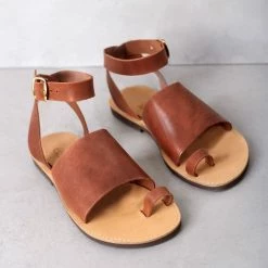 Δερμάτινα Estil φλατ πέδιλα με φαρδιά φάσα - Ταμπά 12 Δερμάτινα Estil φλατ πέδιλα με φαρδιά φάσα - Ταμπά -Σανδάλια κατάστημα estil dermatina flat pedila me fardia fasa 94023 ndfv