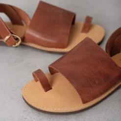 Δερμάτινα Estil φλατ πέδιλα με φαρδιά φάσα - Ταμπά 15 Δερμάτινα Estil φλατ πέδιλα με φαρδιά φάσα - Ταμπά -Σανδάλια κατάστημα estil dermatina flat pedila me fardia fasa 94023 txkv