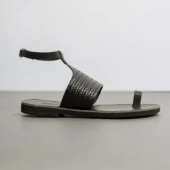 Δερμάτινα Estil ίσια πέδιλα με μπαρέτα - Μαύρο -Σανδάλια κατάστημα estil dermatina isia pedila me mpareta 93555 sada