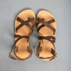 Πέδιλα δερμάτινα Estil με χιαστί σχέδιο - Καφέ 12 Πέδιλα δερμάτινα Estil με χιαστί σχέδιο - Καφέ -Σανδάλια κατάστημα estil dermatina isia pedila me xiasti sxedio 93565 k41z