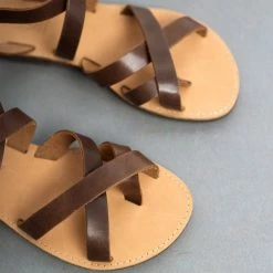 Πέδιλα δερμάτινα Estil με χιαστί σχέδιο - Καφέ 15 Πέδιλα δερμάτινα Estil με χιαστί σχέδιο - Καφέ -Σανδάλια κατάστημα estil dermatina isia pedila me xiasti sxedio 93565 llbl