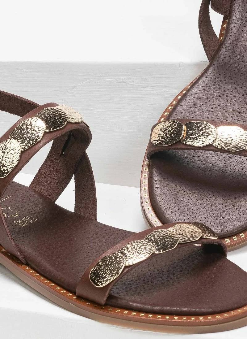 Πέδιλα δερμάτινα Estil με μεταλλικά στοιχεία - Καφέ 5 Πέδιλα δερμάτινα Estil με μεταλλικά στοιχεία - Καφέ - Image 3