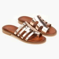 Estil δερμάτινα σανδάλια με κοψίματα στη φάσα - Χαλκός