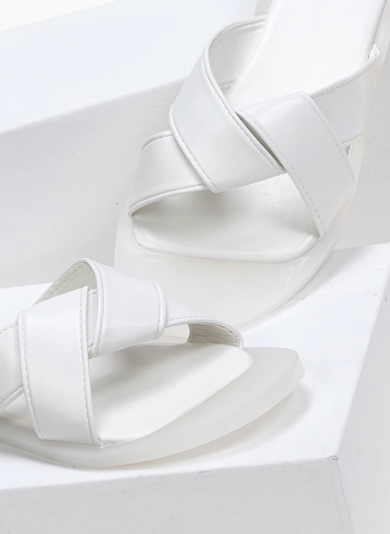 The Fashion Project Πέδιλα φλατ με σόλα από λάστιχο - Λευκό 3 The Fashion Project Πέδιλα φλατ με σόλα από λάστιχο - Λευκό