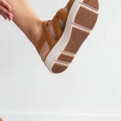 Flatform δερμάτινα πέδιλα CARMELA 68418 - Κάμελ -Σανδάλια κατάστημα flatform dermatina pedila carmela 68418 101707 5ug2