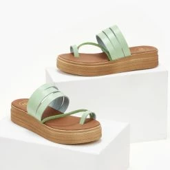 Flatforms δερμάτινα TFP με λοξό Strass λουράκι - Βεραμάν -Σανδάλια κατάστημα flatforms dermatina tfp me lokso strass louraki 105851 65jj