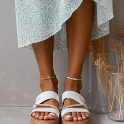 Flatforms δερμάτινα TFP με Strass - Λευκό 12 Flatforms δερμάτινα TFP με Strass - Λευκό -Σανδάλια κατάστημα flatforms dermatina tfp me strass 105712 0y88