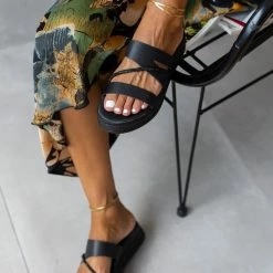 Flatforms δερμάτινα TFP με Strass - Μαύρο 11 Flatforms δερμάτινα TFP με Strass - Μαύρο -Σανδάλια κατάστημα flatforms dermatina tfp me strass 105713 moys