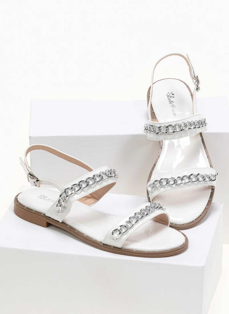The Fashion Project Πέδιλα λουστρίνι φλατ με αλυσίδα - Λευκό 4 The Fashion Project Πέδιλα λουστρίνι φλατ με αλυσίδα - Λευκό - Image 2