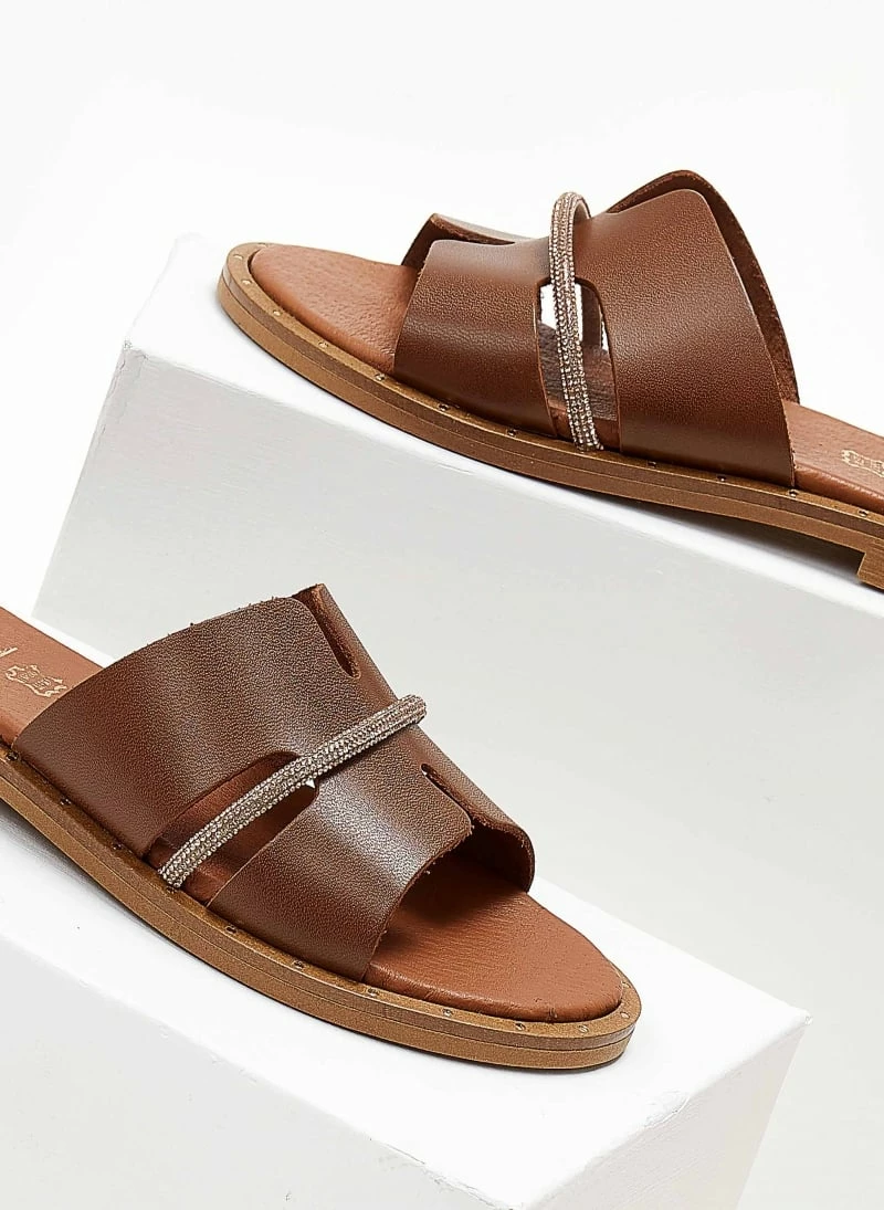 Σανδάλια δερμάτινα ESTIL με ανοίγματα και Strass - Ταμπά 5 Σανδάλια δερμάτινα ESTIL με ανοίγματα και Strass - Ταμπά - Image 3