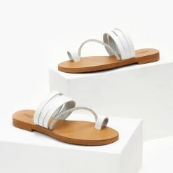 Σανδάλια δερμάτινα ESTIL με λοξό Strass λουράκι - Λευκό -Σανδάλια κατάστημα sandalia dermatina estil me lokso strass louraki 105450 d7c8