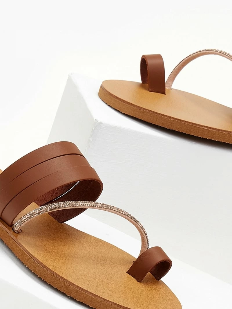 Σανδάλια δερμάτινα ESTIL με λοξό Strass λουράκι - Ταμπά 6 Σανδάλια δερμάτινα ESTIL με λοξό Strass λουράκι - Ταμπά - Image 4