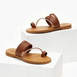 Σανδάλια δερμάτινα ESTIL με λοξό Strass λουράκι - Ταμπά 8 Σανδάλια δερμάτινα ESTIL με λοξό Strass λουράκι - Ταμπά -Σανδάλια κατάστημα sandalia dermatina estil me lokso strass louraki 105453 nmzh