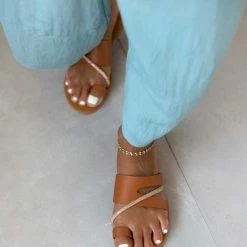 Σανδάλια δερμάτινα ESTIL με περαστό Strass λουράκι - Ταμπά -Σανδάλια κατάστημα sandalia dermatina estil me perasto strass louraki 106225 rd7c