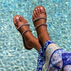 Σανδάλια δερμάτινα ESTIL με Strass και διχρωμία - Ασημί 17 Σανδάλια δερμάτινα ESTIL με Strass και διχρωμία - Ασημί -Σανδάλια κατάστημα sandalia dermatina estil me strass kai dixrwmia 105362 sgmu