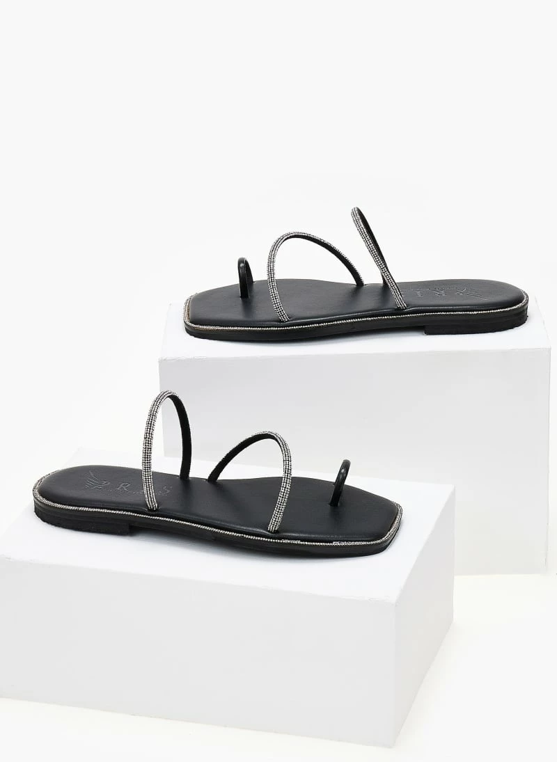 Σανδάλια δερμάτινα IRIS με διακριτικά Strass - Μαύρο 5 Σανδάλια δερμάτινα IRIS με διακριτικά Strass - Μαύρο - Image 3