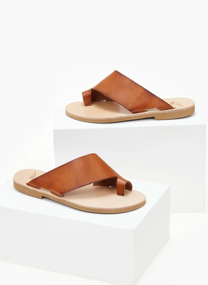 Σανδάλια δερμάτινα IRIS με λοξή φάσα - Ταμπά 6 Σανδάλια δερμάτινα IRIS με λοξή φάσα - Ταμπά - Image 4