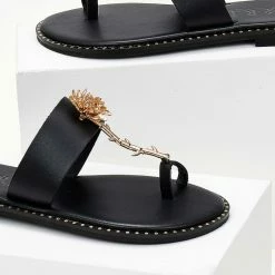 Σανδάλια δερμάτινα IRIS με λουλούδι - Μαύρο -Σανδάλια κατάστημα sandalia dermatina iris me louloudi 103845 s03w