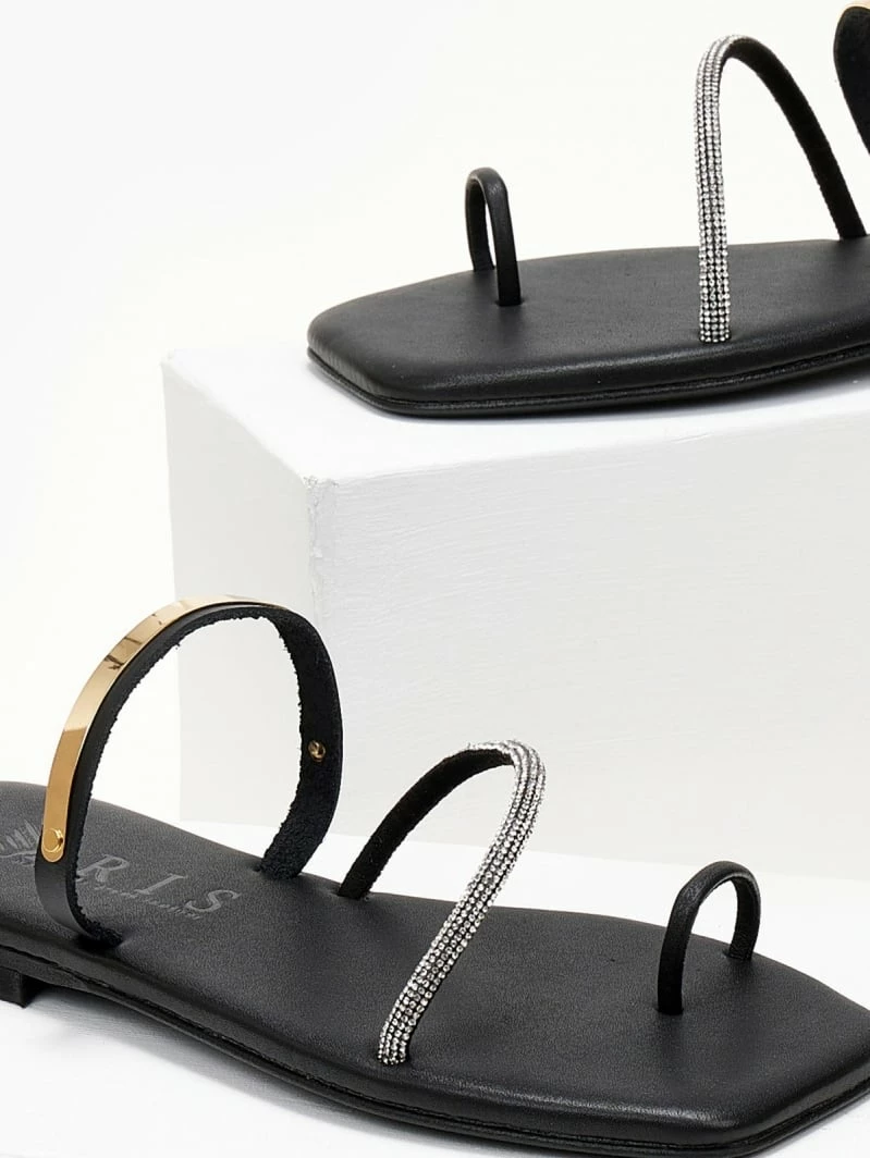 Σανδάλια δερμάτινα IRIS με μεταλλική λεπτομέρεια - Μαύρο 4 Σανδάλια δερμάτινα IRIS με μεταλλική λεπτομέρεια - Μαύρο - Image 2