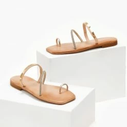 Σανδάλια δερμάτινα IRIS με μεταλλική λεπτομέρεια - Χρυσό 14 Σανδάλια δερμάτινα IRIS με μεταλλική λεπτομέρεια - Χρυσό -Σανδάλια κατάστημα sandalia dermatina iris me metalliki leptomereia 105386 fkc0