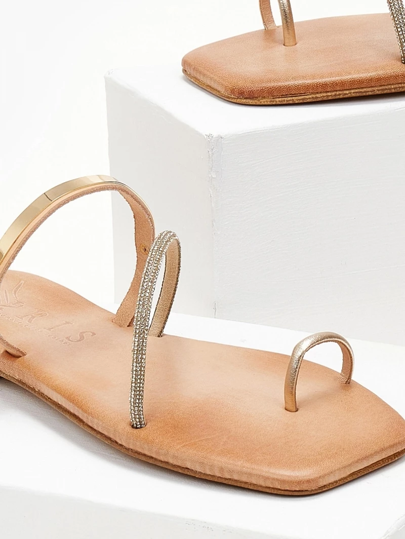 Σανδάλια δερμάτινα IRIS με μεταλλική λεπτομέρεια - Χρυσό 5 Σανδάλια δερμάτινα IRIS με μεταλλική λεπτομέρεια - Χρυσό - Image 3