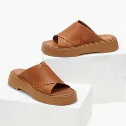 Σανδάλια δερμάτινα IRIS με χιαστί φάσες - Ταμπά 14 Σανδάλια δερμάτινα IRIS με χιαστί φάσες - Ταμπά -Σανδάλια κατάστημα sandalia dermatina iris me xiasti fases 103360 35oa