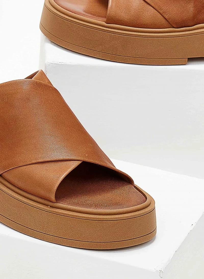 Σανδάλια δερμάτινα IRIS με χιαστί φάσες - Ταμπά 8 Σανδάλια δερμάτινα IRIS με χιαστί φάσες - Ταμπά - Image 6