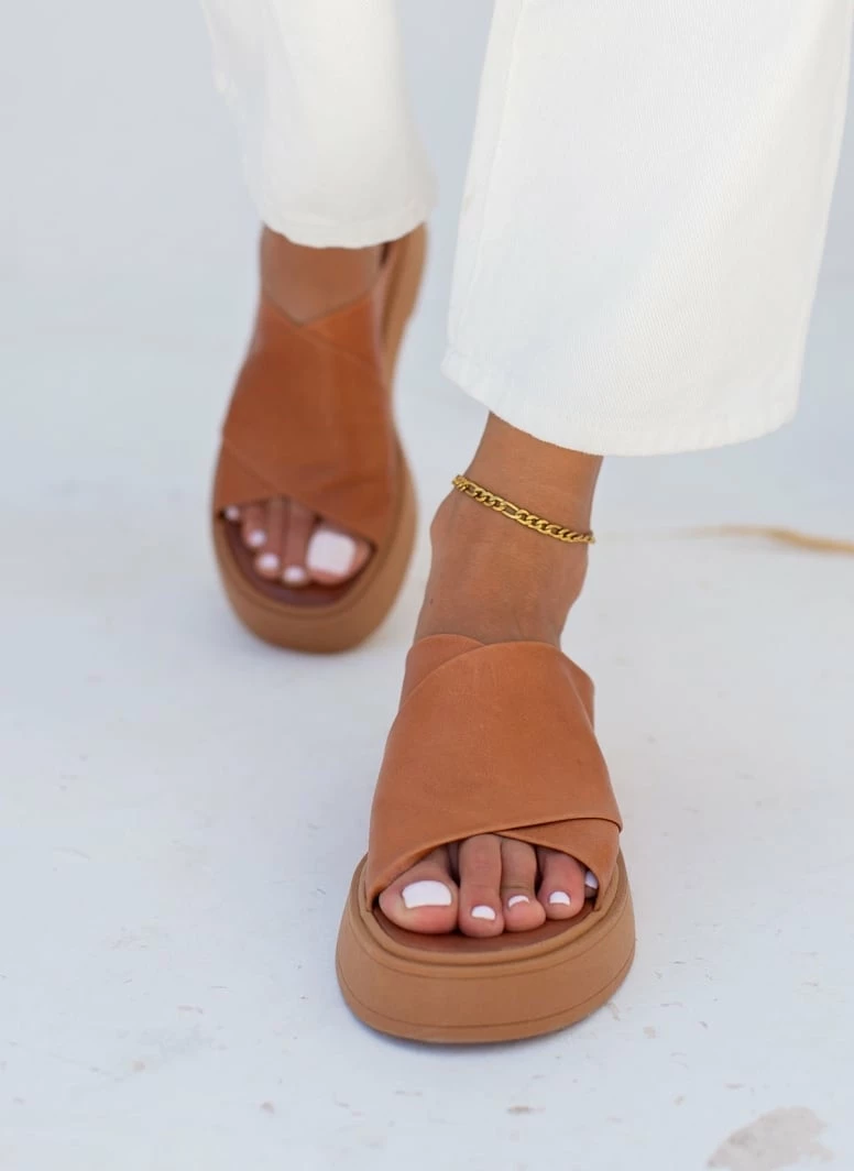 Σανδάλια δερμάτινα IRIS με χιαστί φάσες - Ταμπά 3 Σανδάλια δερμάτινα IRIS με χιαστί φάσες - Ταμπά