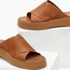 Σανδάλια δερμάτινα IRIS με χιαστί φάσες - Ταμπά 12 Σανδάλια δερμάτινα IRIS με χιαστί φάσες - Ταμπά -Σανδάλια κατάστημα sandalia dermatina iris me xiasti fases 103360 sn4n