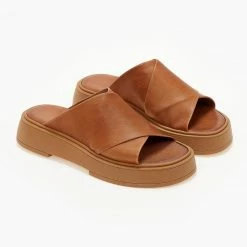 Σανδάλια δερμάτινα IRIS με χιαστί φάσες - Ταμπά 17 Σανδάλια δερμάτινα IRIS με χιαστί φάσες - Ταμπά -Σανδάλια κατάστημα sandalia dermatina iris me xiasti fases 103360 t26l