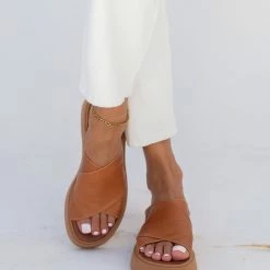 Σανδάλια δερμάτινα IRIS με χιαστί φάσες - Ταμπά 16 Σανδάλια δερμάτινα IRIS με χιαστί φάσες - Ταμπά -Σανδάλια κατάστημα sandalia dermatina iris me xiasti fases 103360 wr71