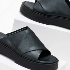 Σανδάλια δερμάτινα IRIS με χιαστί φάσες - Μαύρο 14 Σανδάλια δερμάτινα IRIS με χιαστί φάσες - Μαύρο -Σανδάλια κατάστημα sandalia dermatina iris me xiasti fases 104010 2kzu