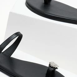 IRIS Σανδάλια δερμάτινα με Strass στο δάκτυλο - Μαύρο 11 IRIS Σανδάλια δερμάτινα με Strass στο δάκτυλο - Μαύρο -Σανδάλια κατάστημα sandalia dermatina me strass sto daktulo 103998 hlkg