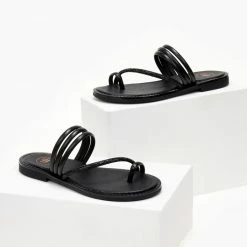 Σανδάλια δερμάτινα TFP με λοξό Strass λουράκι - Μαύρο -Σανδάλια κατάστημα sandalia dermatina tfp me lokso strass louraki 105334 3na9