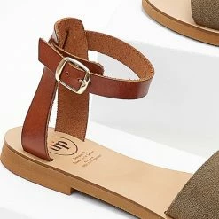 Σανδάλια δερμάτινα TFP με μπαρέτα - Λαδί 8 Σανδάλια δερμάτινα TFP με μπαρέτα - Λαδί -Σανδάλια κατάστημα sandalia dermatina tfp me mpareta 104236 r599