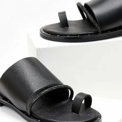 Σανδάλια ESTIL δερμάτινα με σειρά Strass - Μαύρο 8 Σανδάλια ESTIL δερμάτινα με σειρά Strass - Μαύρο -Σανδάλια κατάστημα sandalia estil dermatina me seira strass 104530 o2hj