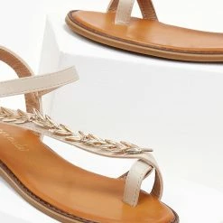 The Fashion Project Σανδάλια με μεταλλικά φύλλα - Μπεζ 10 The Fashion Project Σανδάλια με μεταλλικά φύλλα - Μπεζ -Σανδάλια κατάστημα sandalia me metallika fulla 104871 ogo8