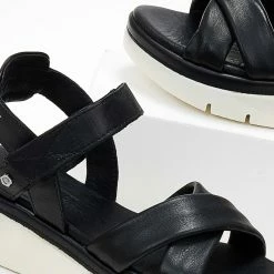 Σανδάλια με Sporty σόλα CARMELA 68596 - Μαύρο -Σανδάλια κατάστημα sandalia me sporty sola carmela 68596 104279 5wss