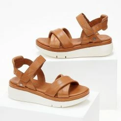 Σανδάλια με Sporty σόλα CARMELA 68596 - Κάμελ -Σανδάλια κατάστημα sandalia me sporty sola carmela 68596 104280 0e6u